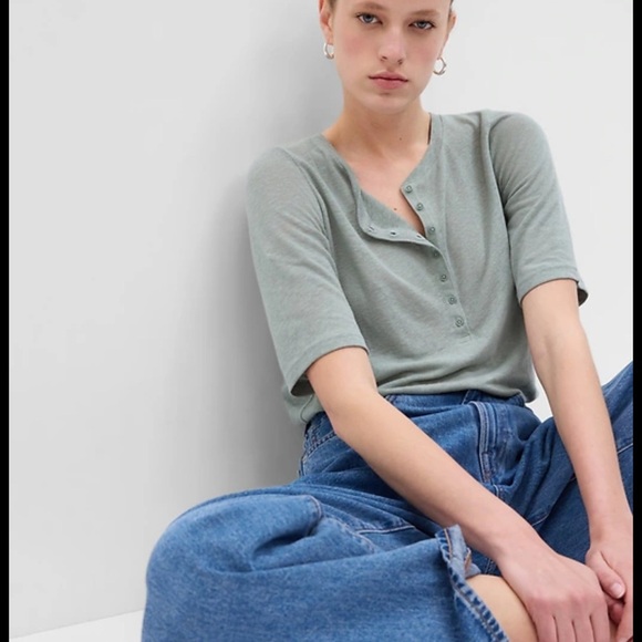 GAP Women's Sage Green Linen Blend Henley Top - Picture 8 of 8